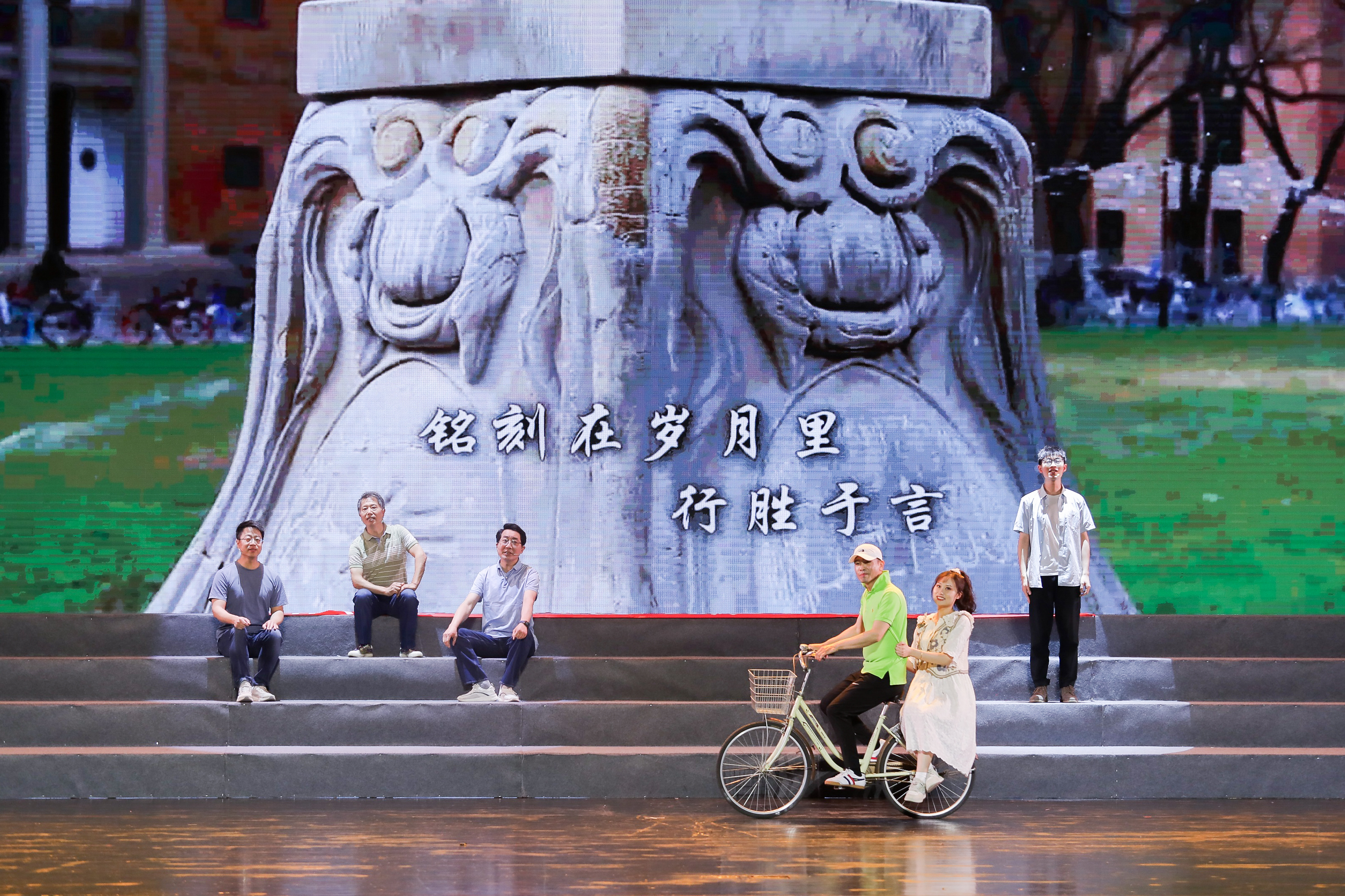 20240428-校庆专场演出-男生合唱《日晷上的铭言》-艺教中心摄-艺教中心、清华校友总会.jpg