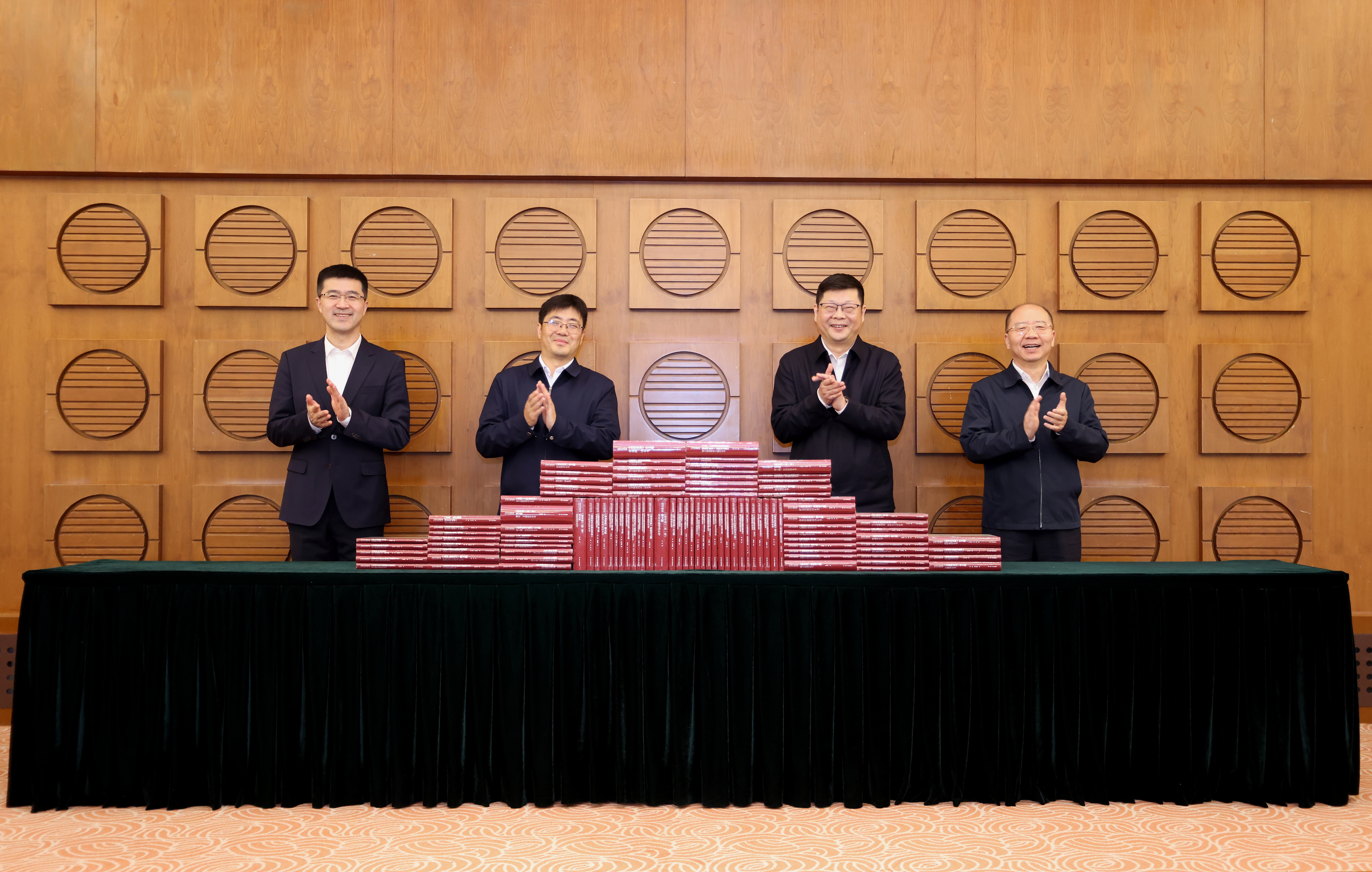 20260419-《马克思主义经典文献世界传播通考》（100卷）研究成果发布暨学术研讨会在99久久久久久久无码|99精品久久99久久久久|亚洲国产成人精品无码一区二区|99久久久无码国产精品免费人妻举行-宣传部-揭幕仪式.jpg